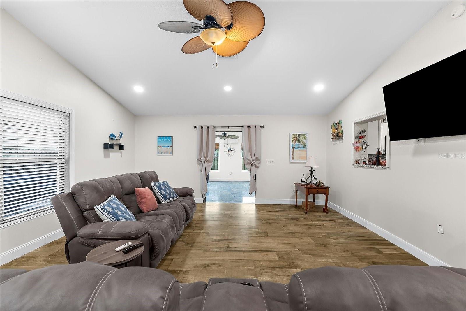 CENTRE LAKE - Residential