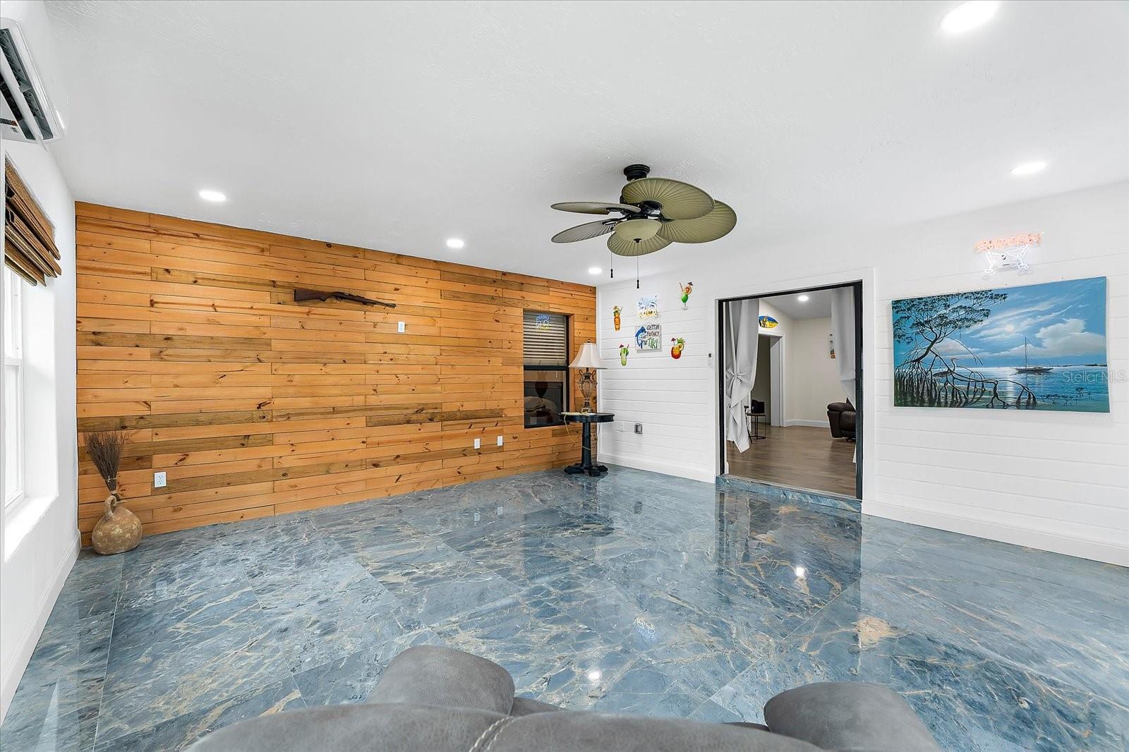 CENTRE LAKE - Residential