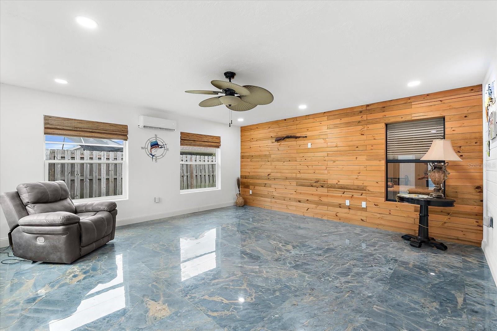 CENTRE LAKE - Residential