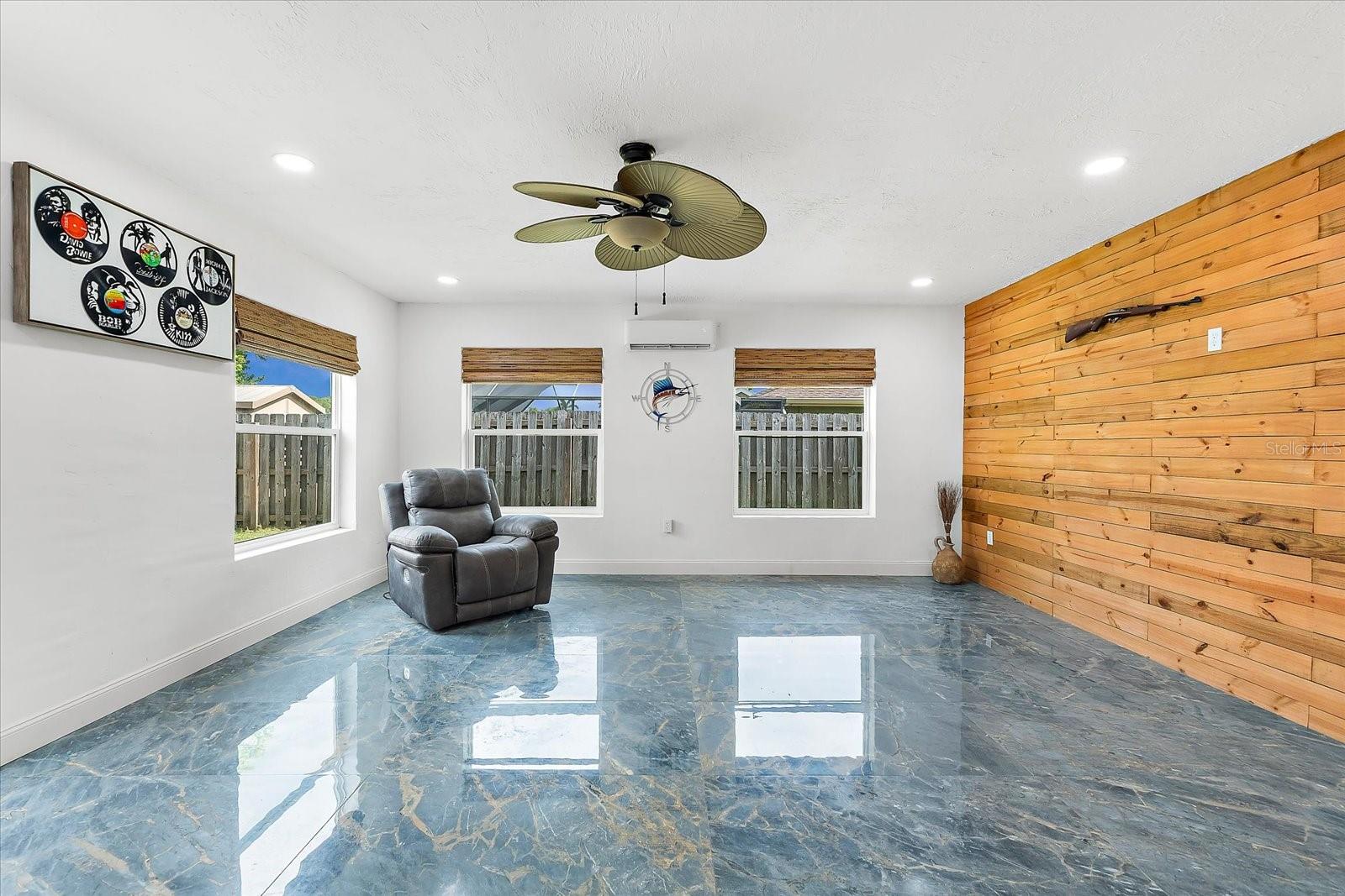 CENTRE LAKE - Residential