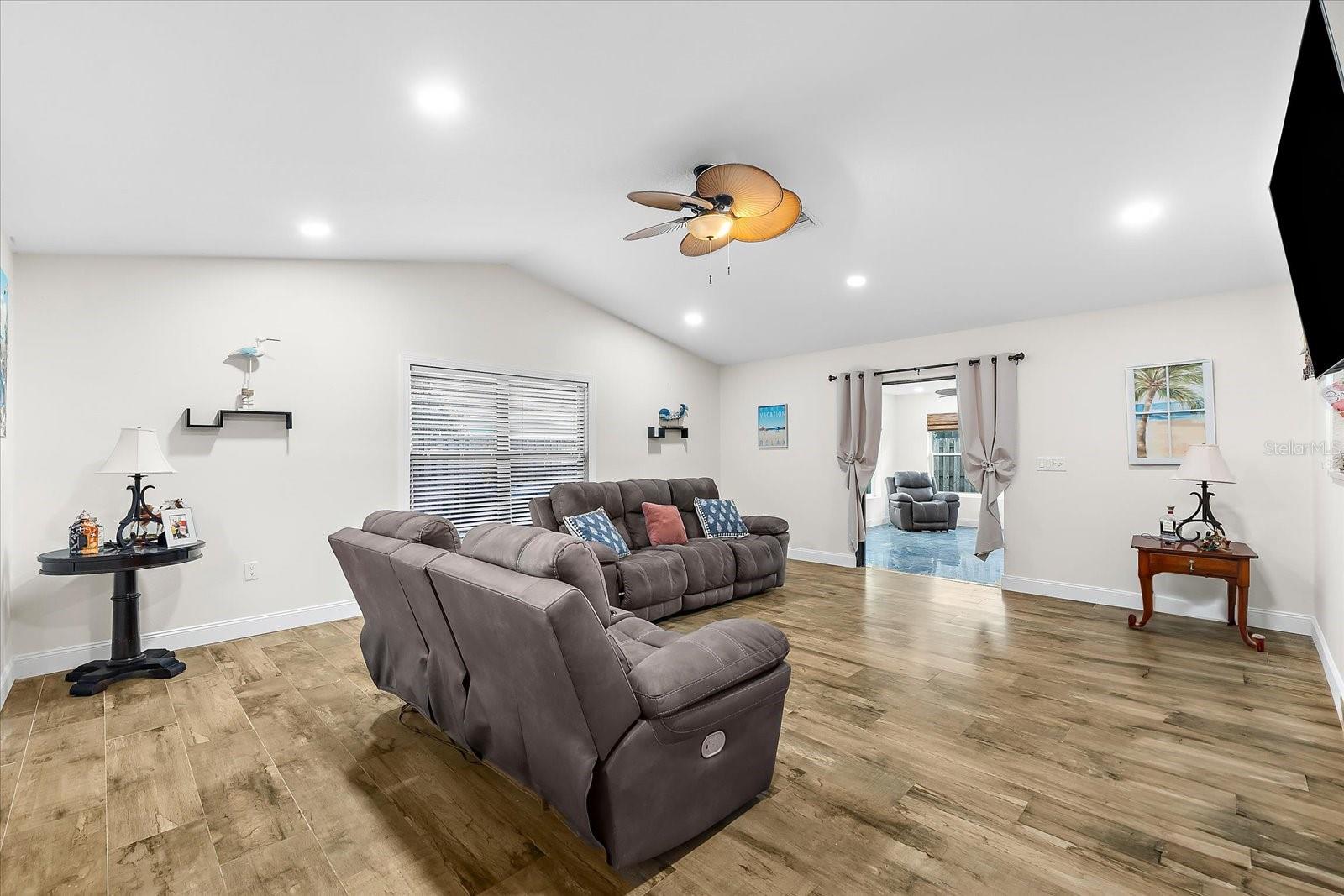 CENTRE LAKE - Residential