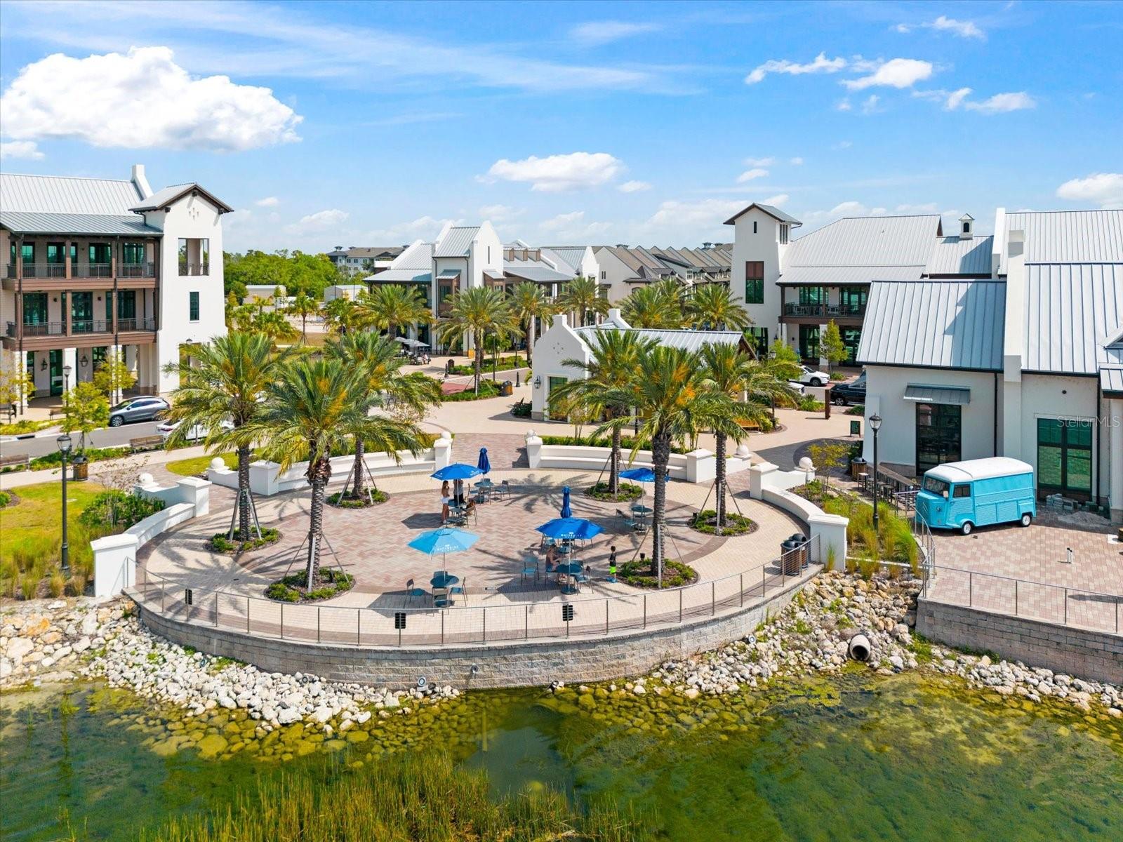 CENTRE LAKE - Residential