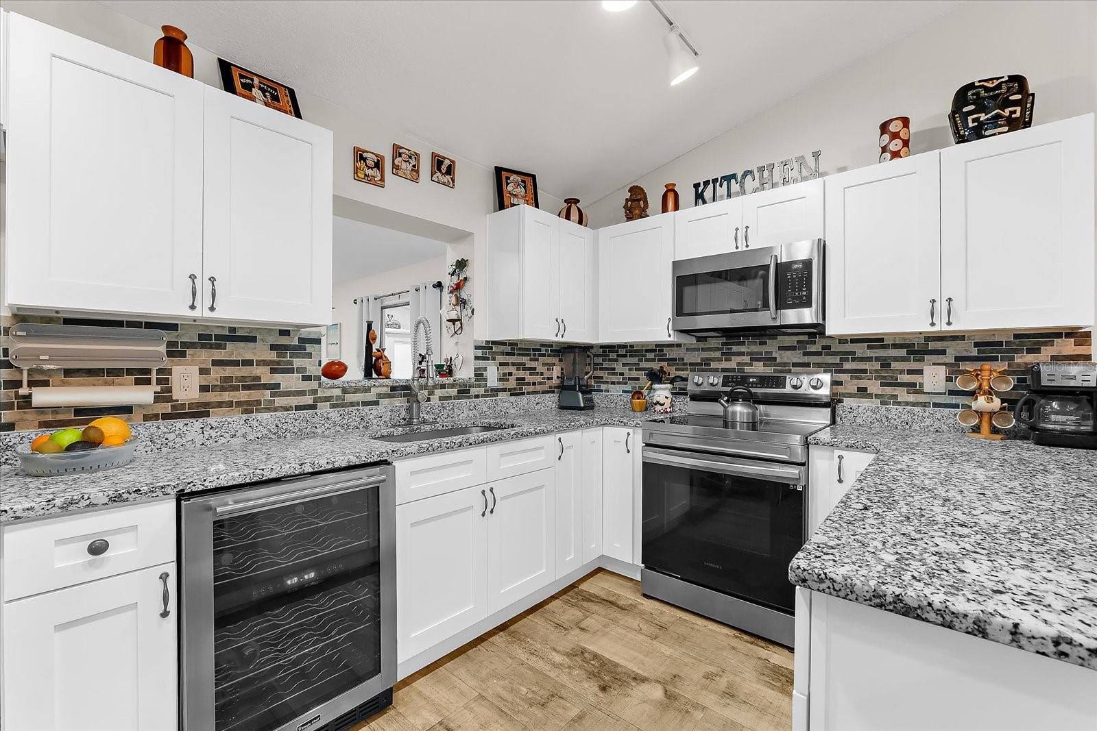 CENTRE LAKE - Residential