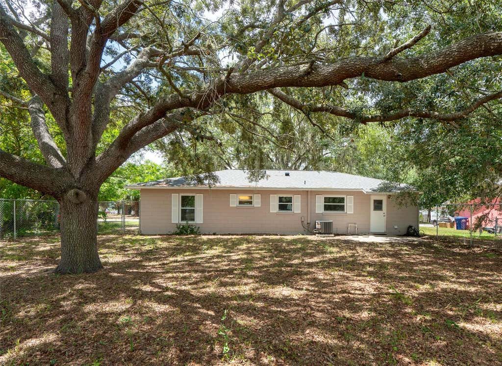 Photo of 1049 Birch Boulevard, Tavares, FL 32778 (MLS # G5116172)