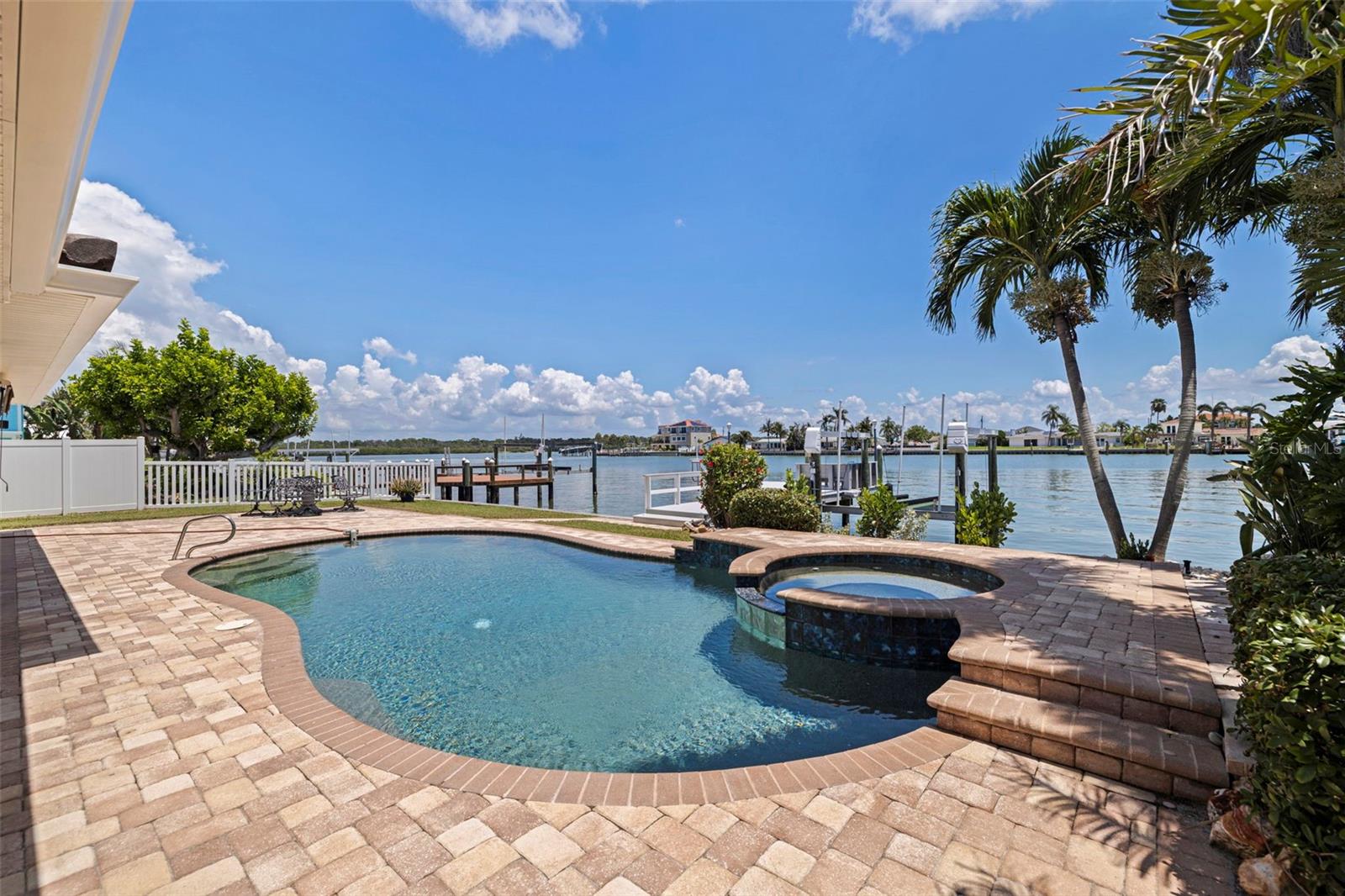 565 CRYSTAL DRIVE
