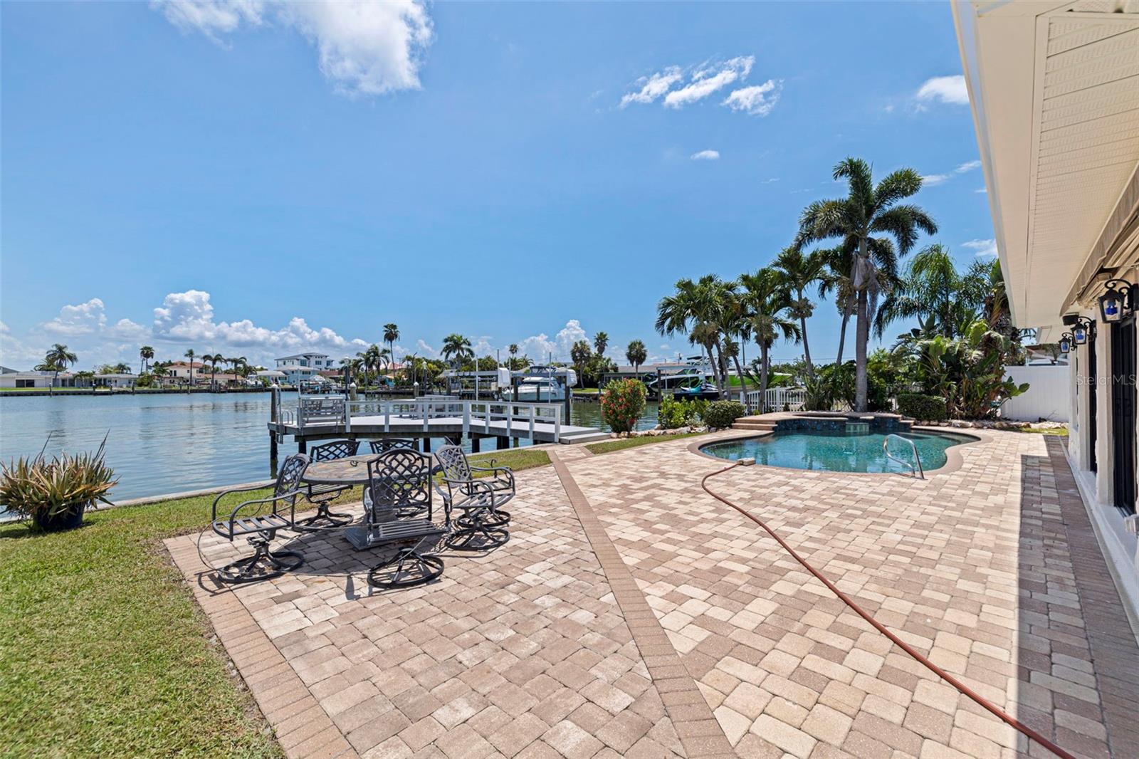 565 CRYSTAL DRIVE