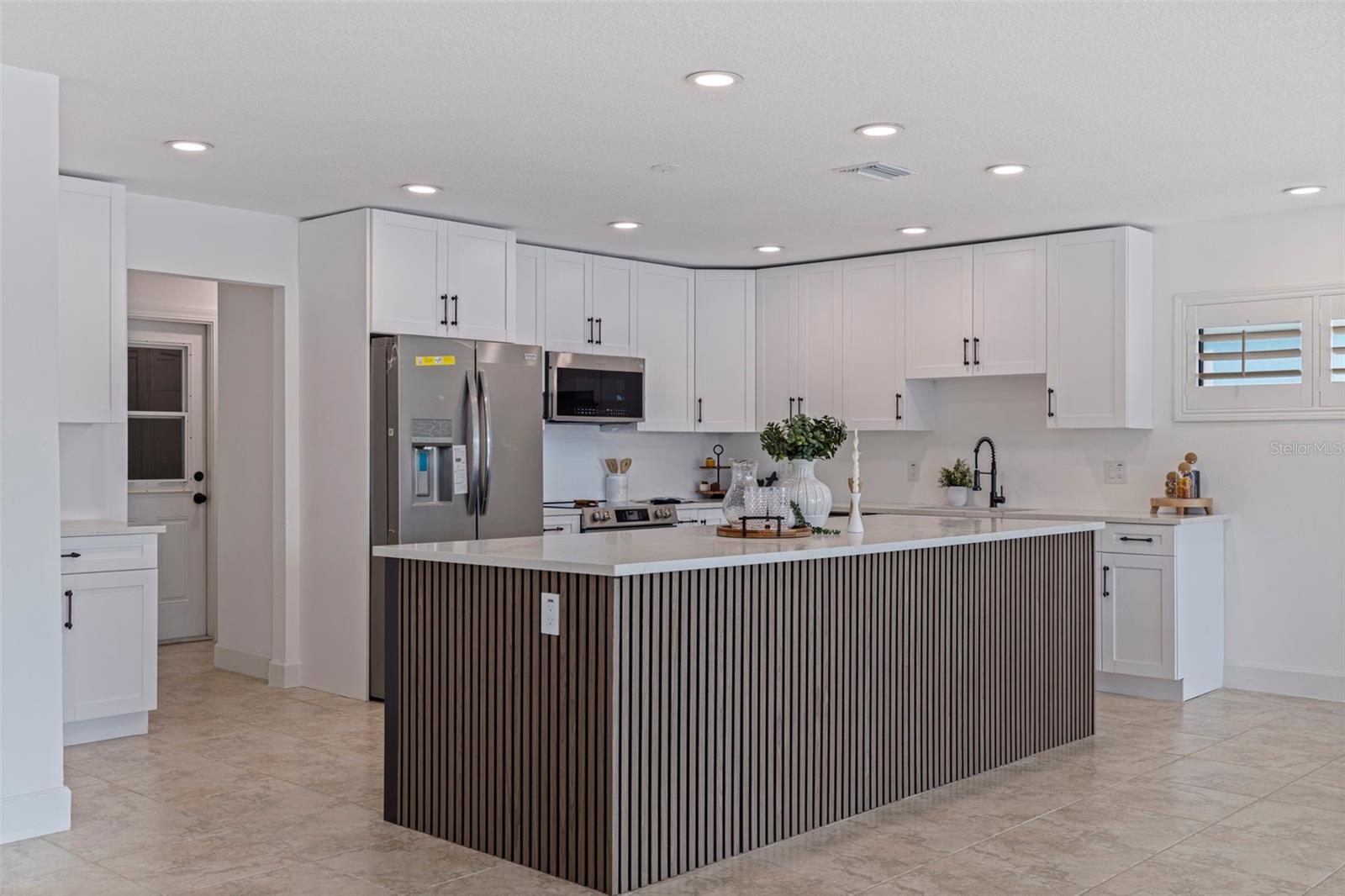 CRYSTAL ISLAND - Residential