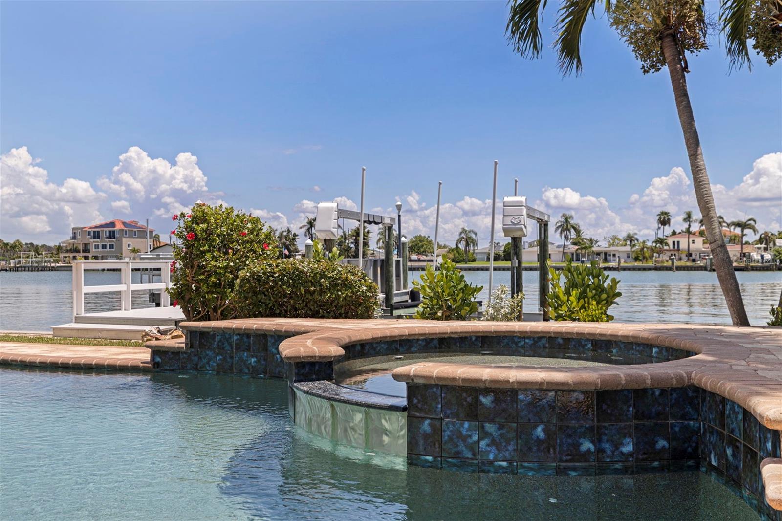 565 CRYSTAL DRIVE