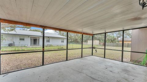 A home in AUBURNDALE