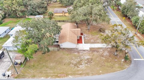 A home in AUBURNDALE