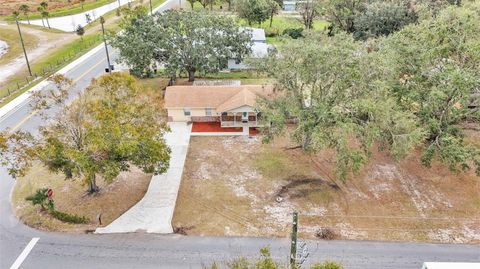 A home in AUBURNDALE