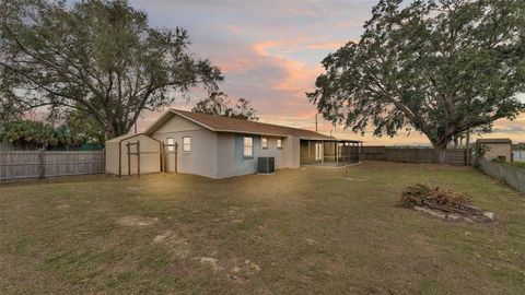 A home in AUBURNDALE