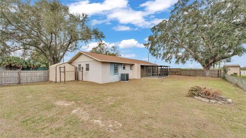 A home in AUBURNDALE