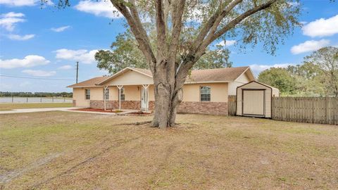 A home in AUBURNDALE