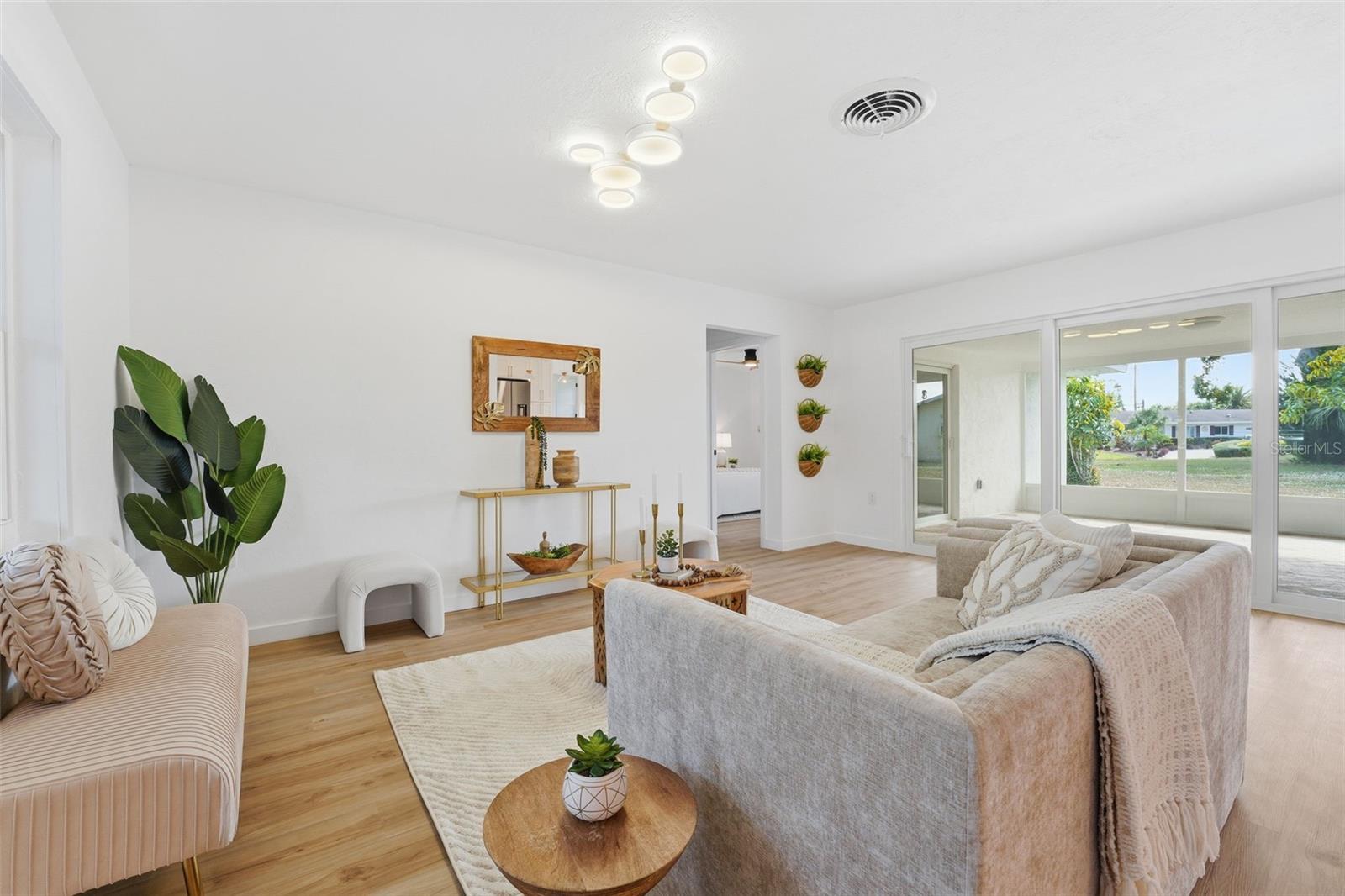 SOUTH GATE - Residential