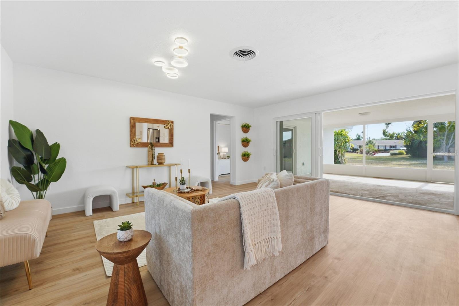 SOUTH GATE - Residential