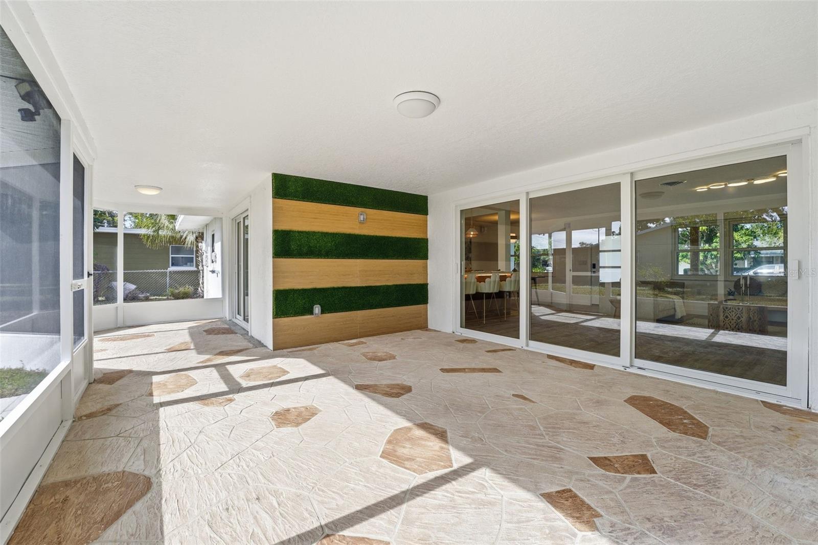 SOUTH GATE - Residential