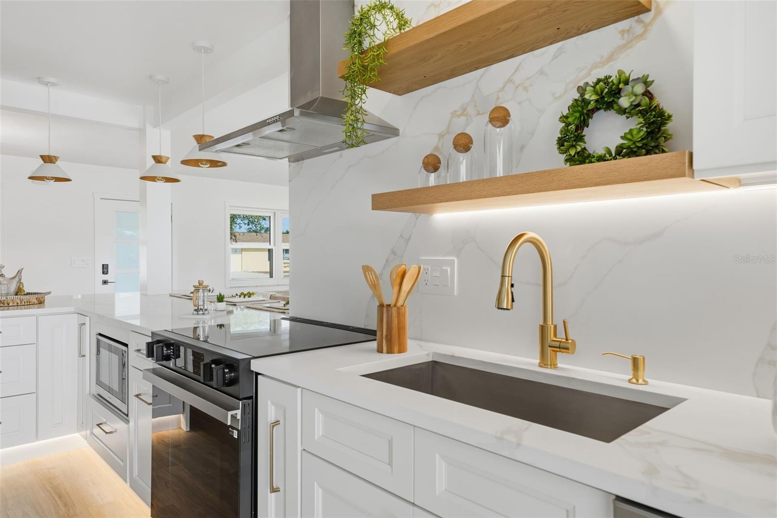 SOUTH GATE - Residential