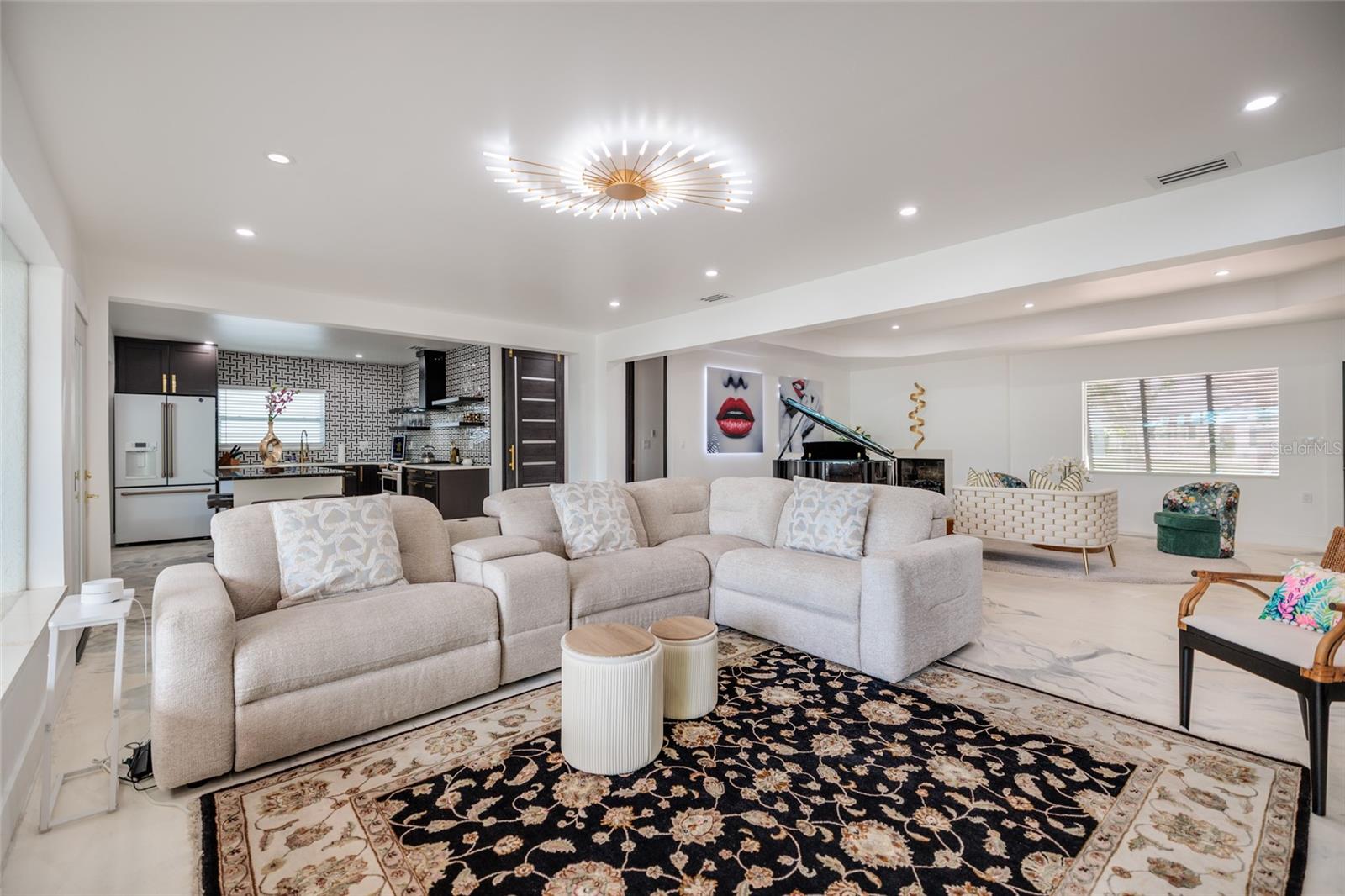 HENDERSON BEACH - Residential