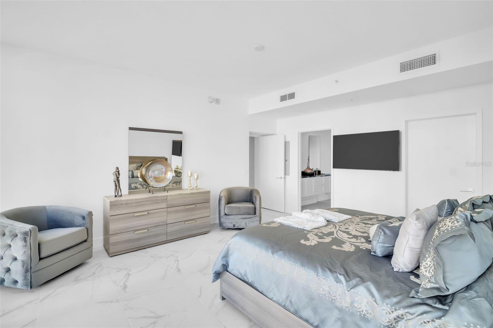 SIGNATURE PLACE CONDO - Residential