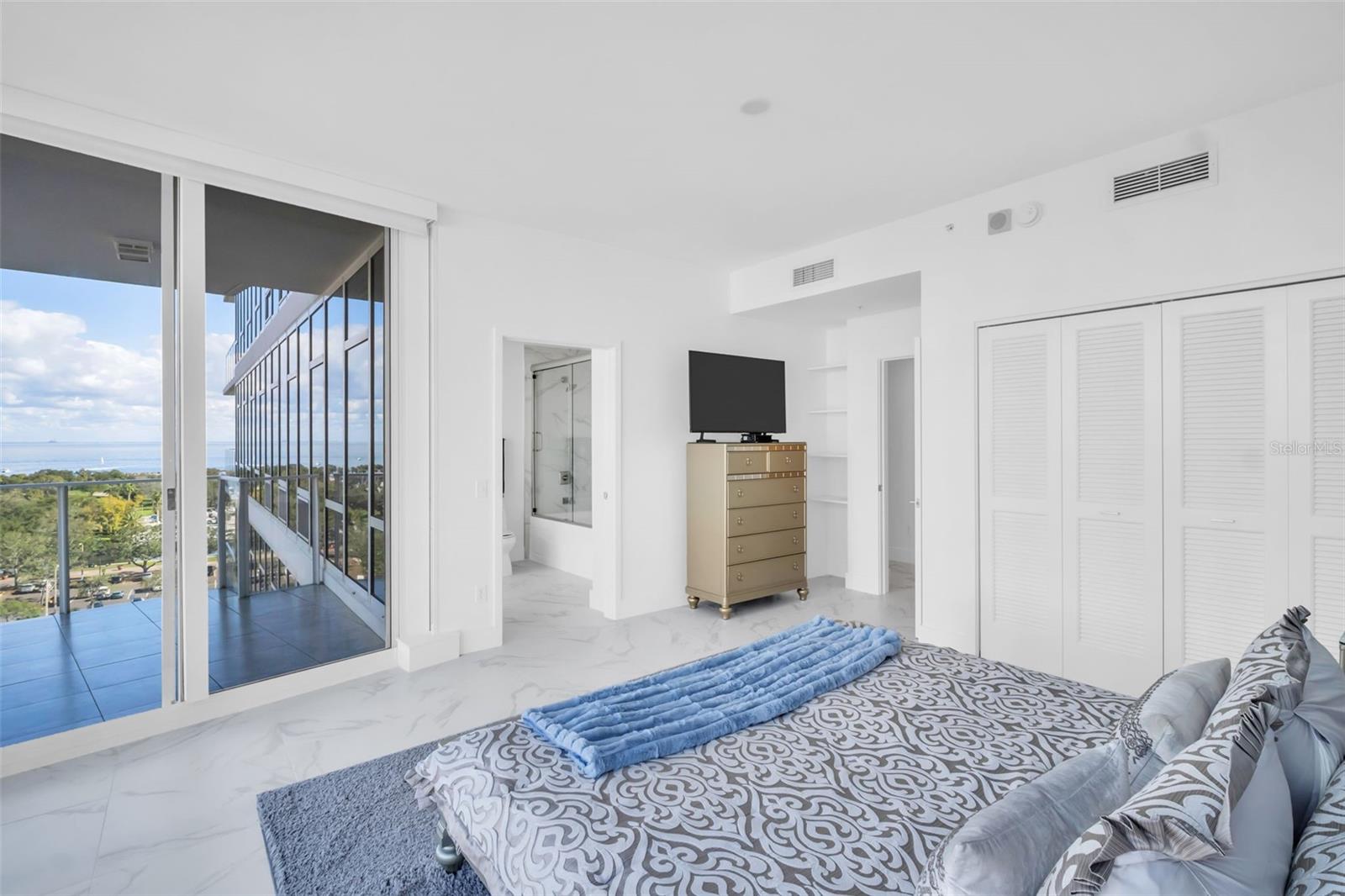 SIGNATURE PLACE CONDO - Residential