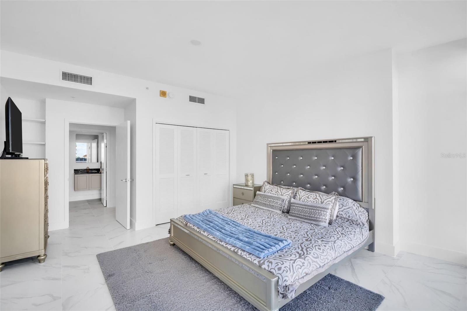 SIGNATURE PLACE CONDO - Residential