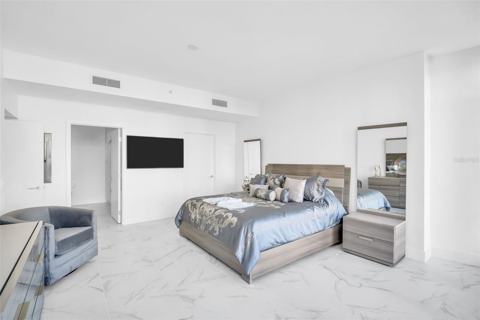 SIGNATURE PLACE CONDO - Residential