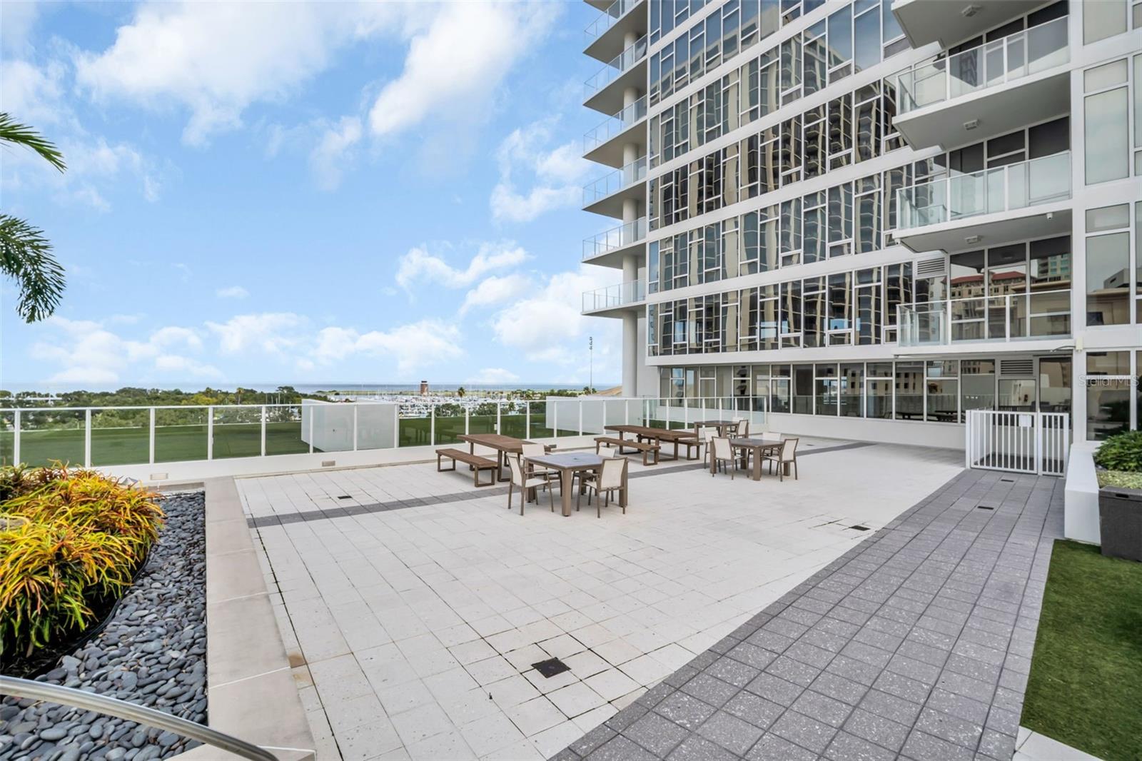 SIGNATURE PLACE CONDO - Residential