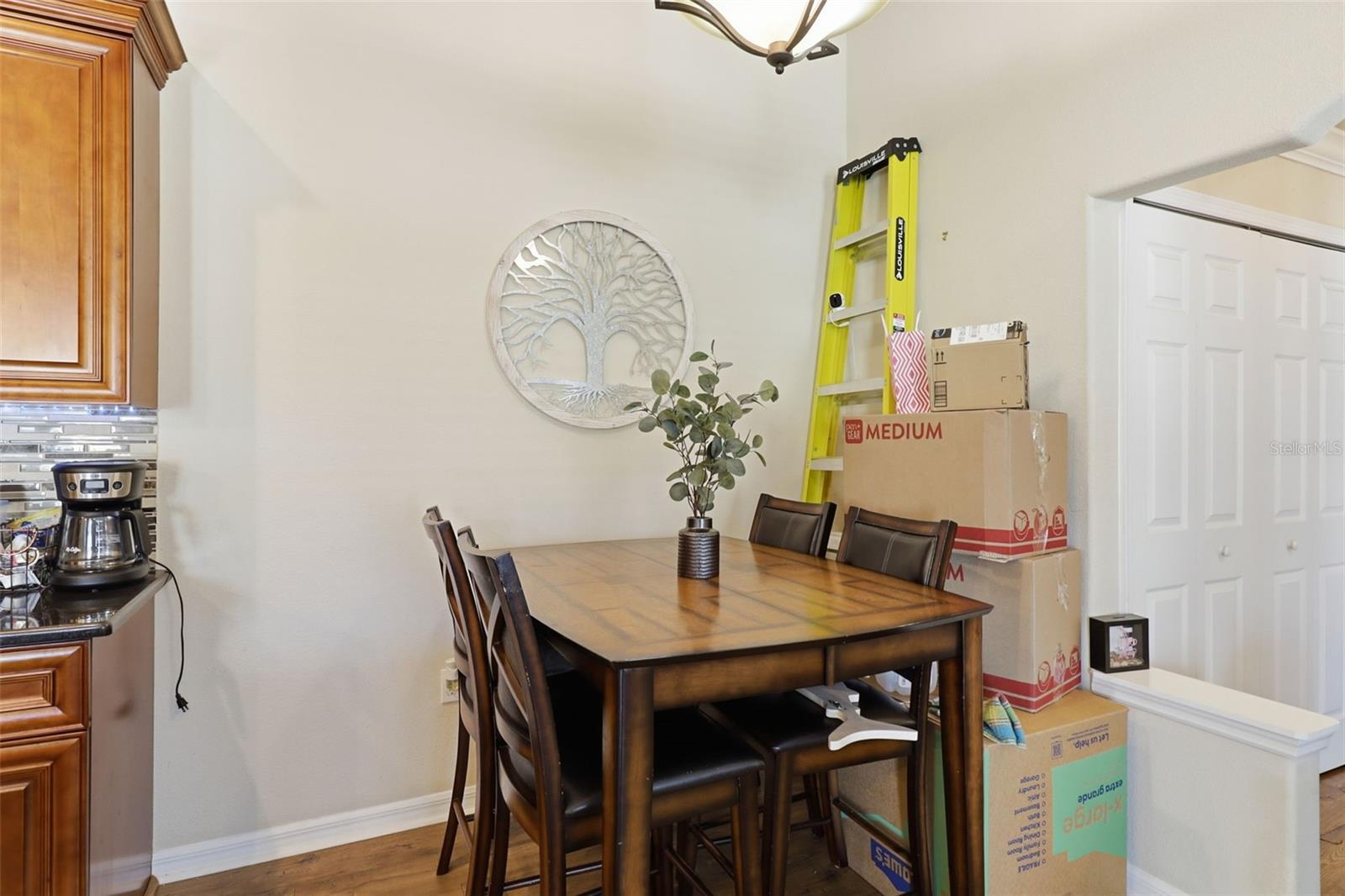 REGENCY PALMS - Residential