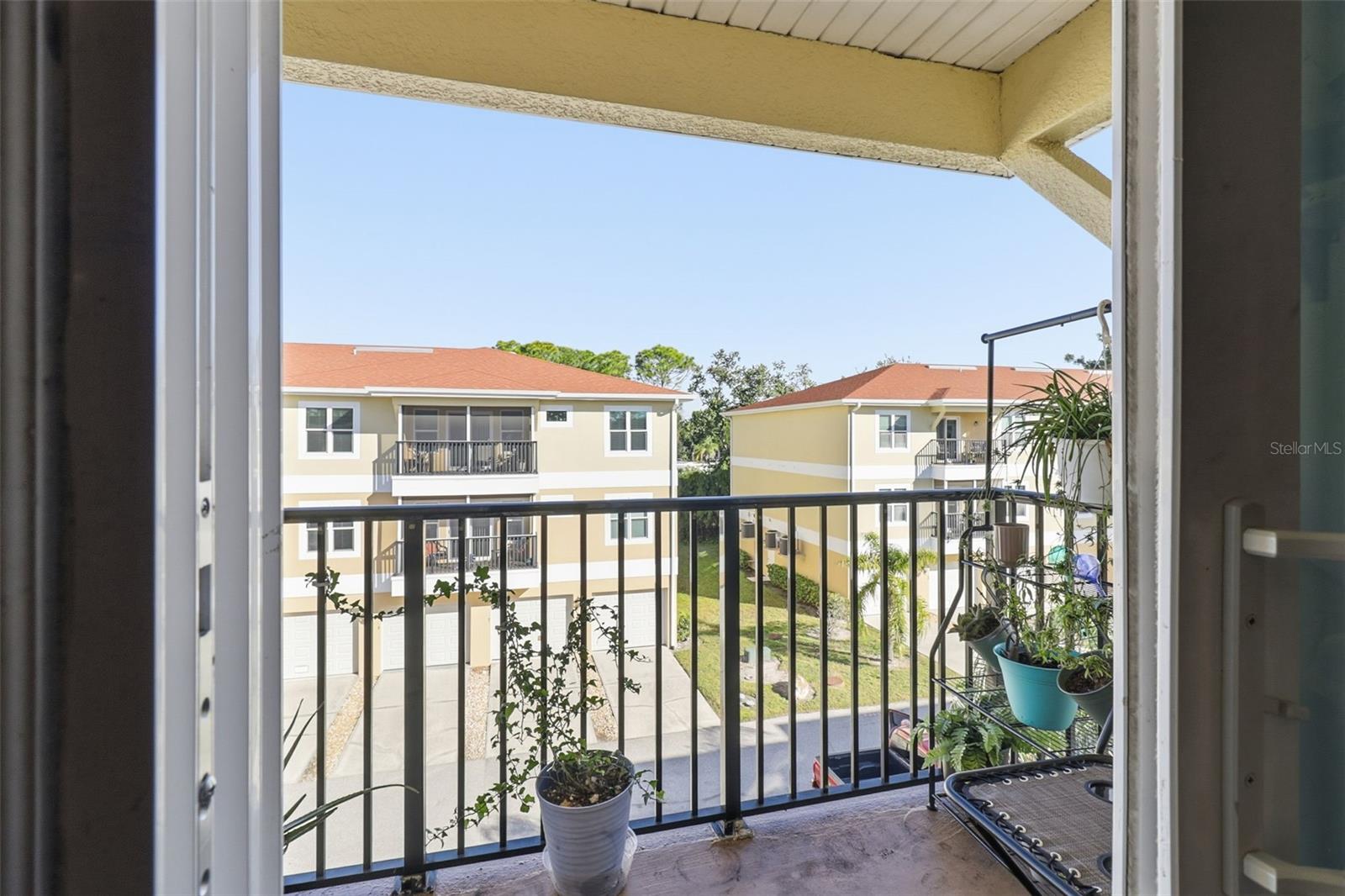 REGENCY PALMS - Residential