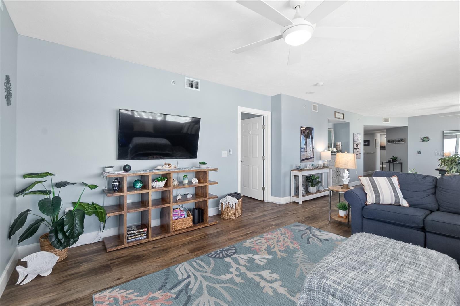 TOWERS 10 CONDO - Residential