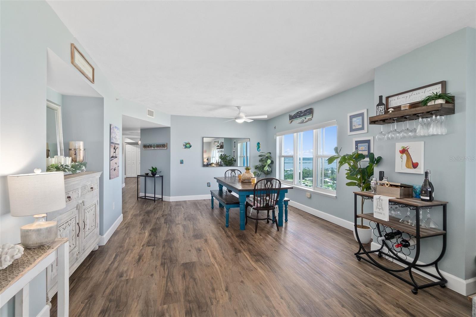 TOWERS 10 CONDO - Residential