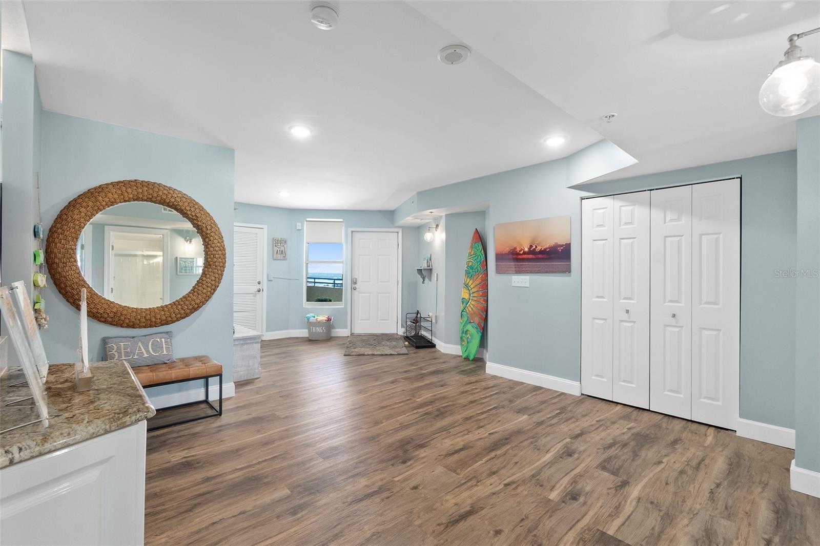 TOWERS 10 CONDO - Residential