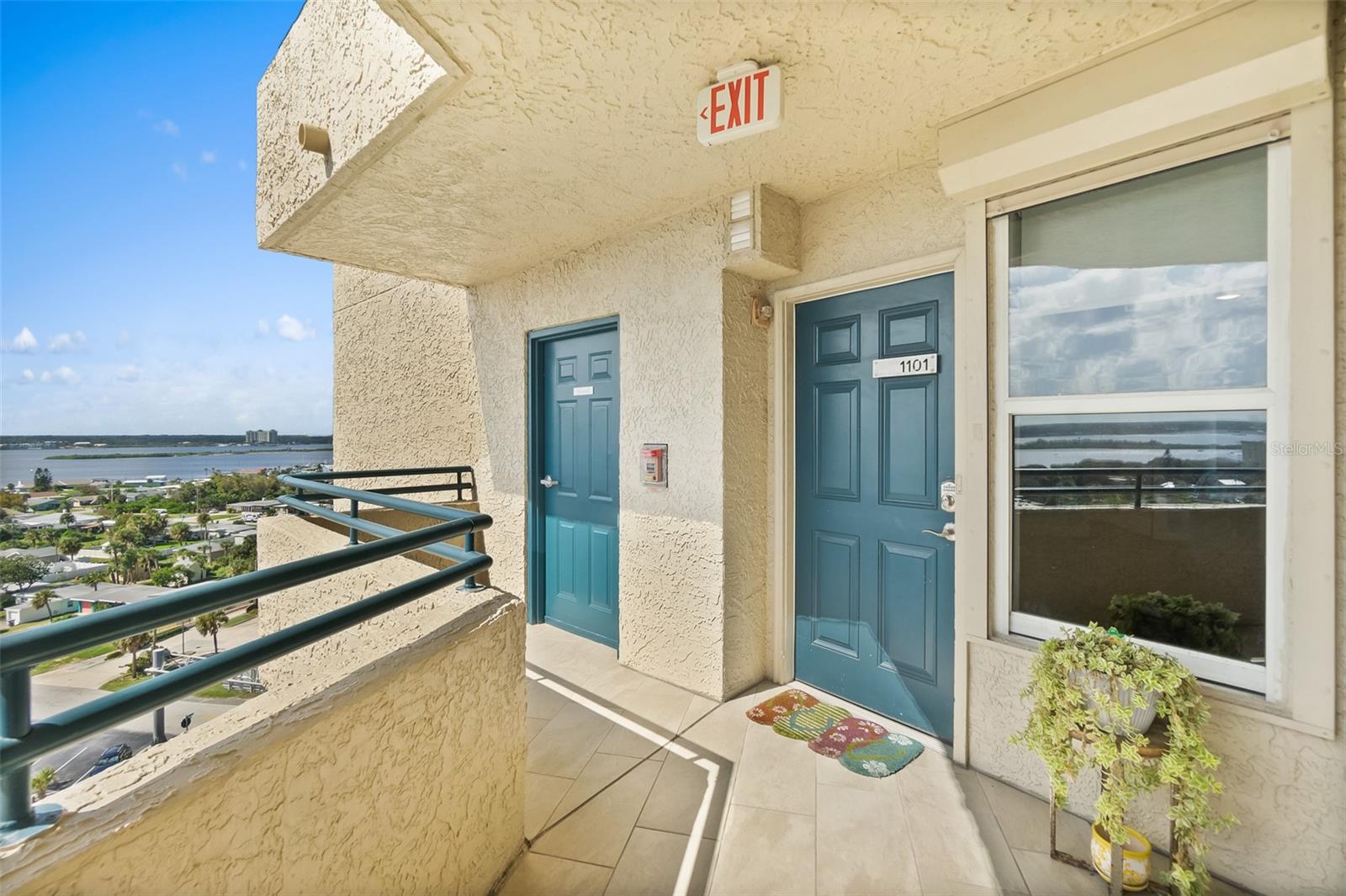 TOWERS 10 CONDO - Residential