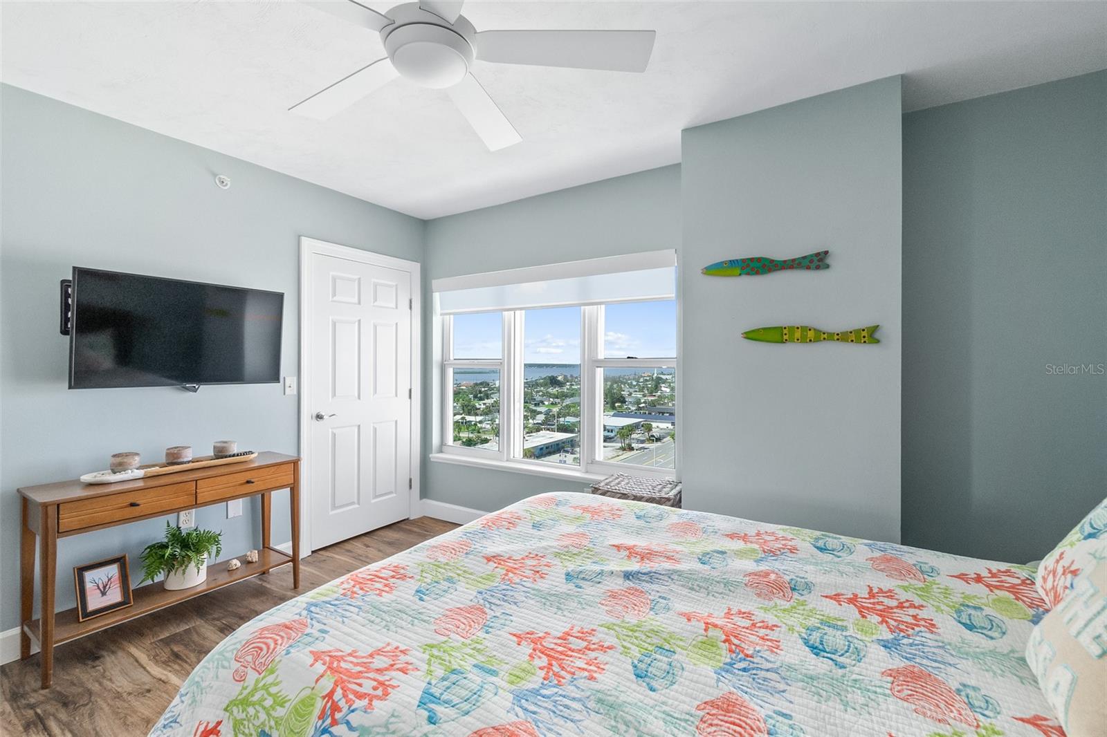 TOWERS 10 CONDO - Residential