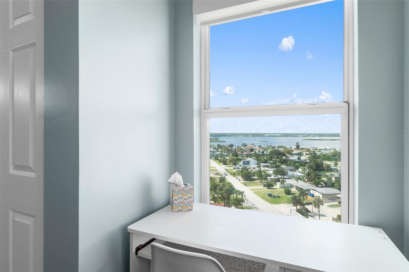 TOWERS 10 CONDO - Residential