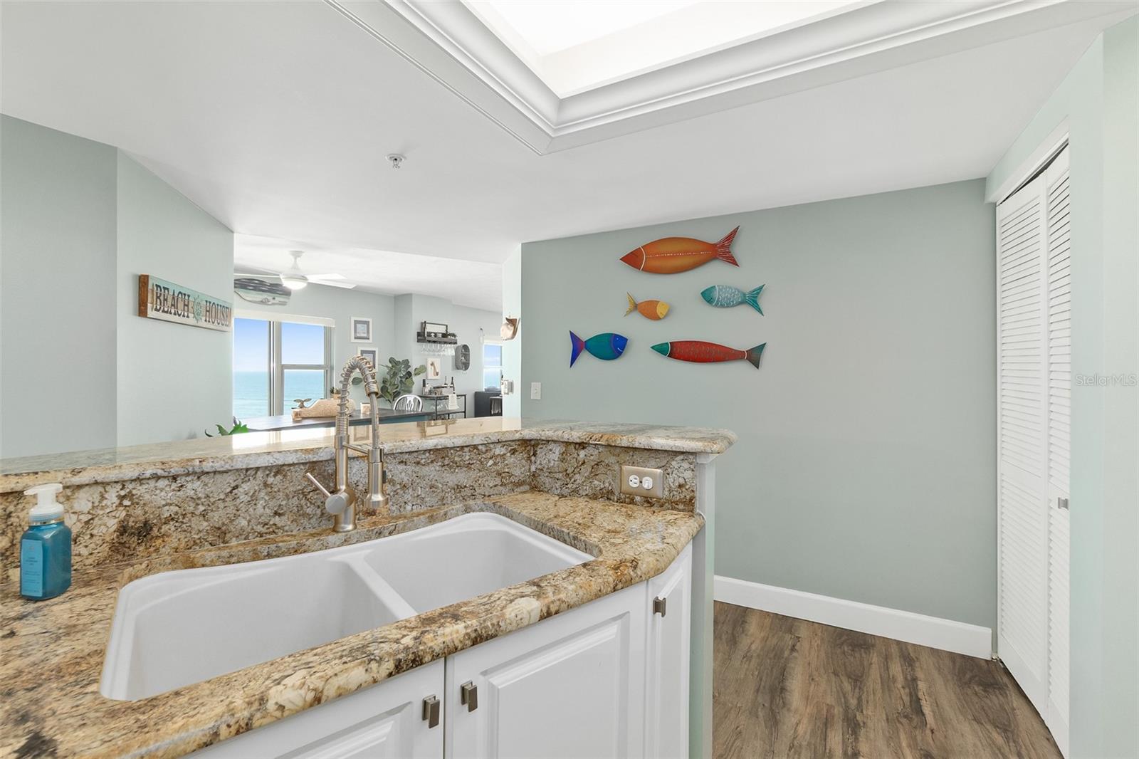 TOWERS 10 CONDO - Residential