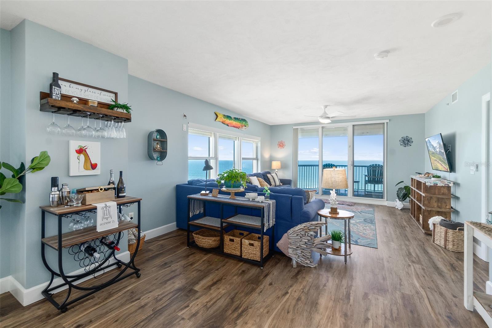 TOWERS 10 CONDO - Residential