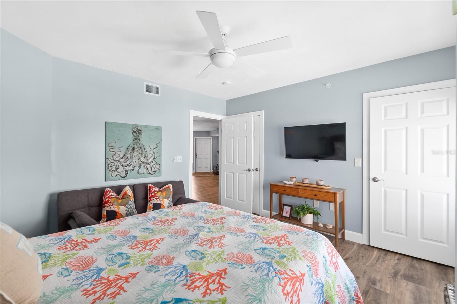 TOWERS 10 CONDO - Residential