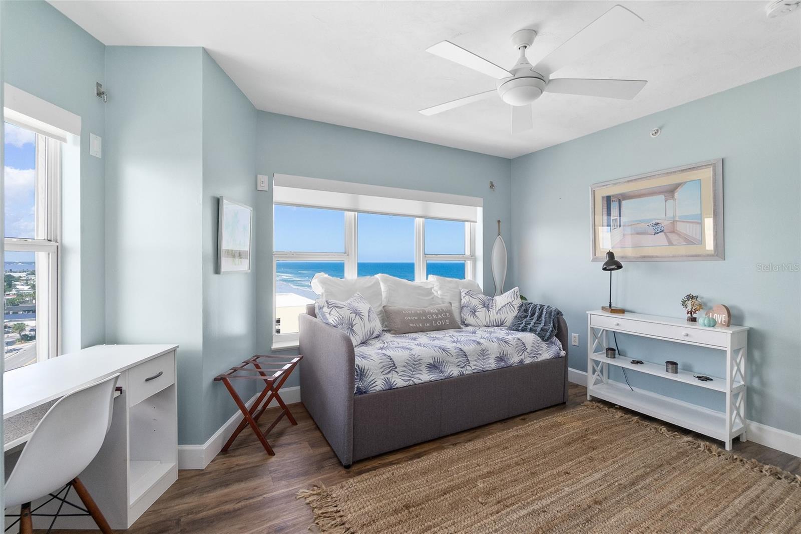 TOWERS 10 CONDO - Residential