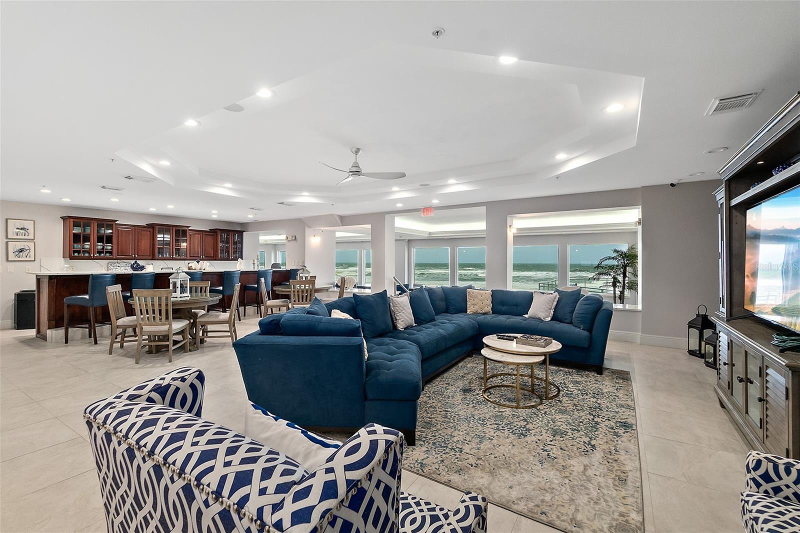 TOWERS 10 CONDO - Residential