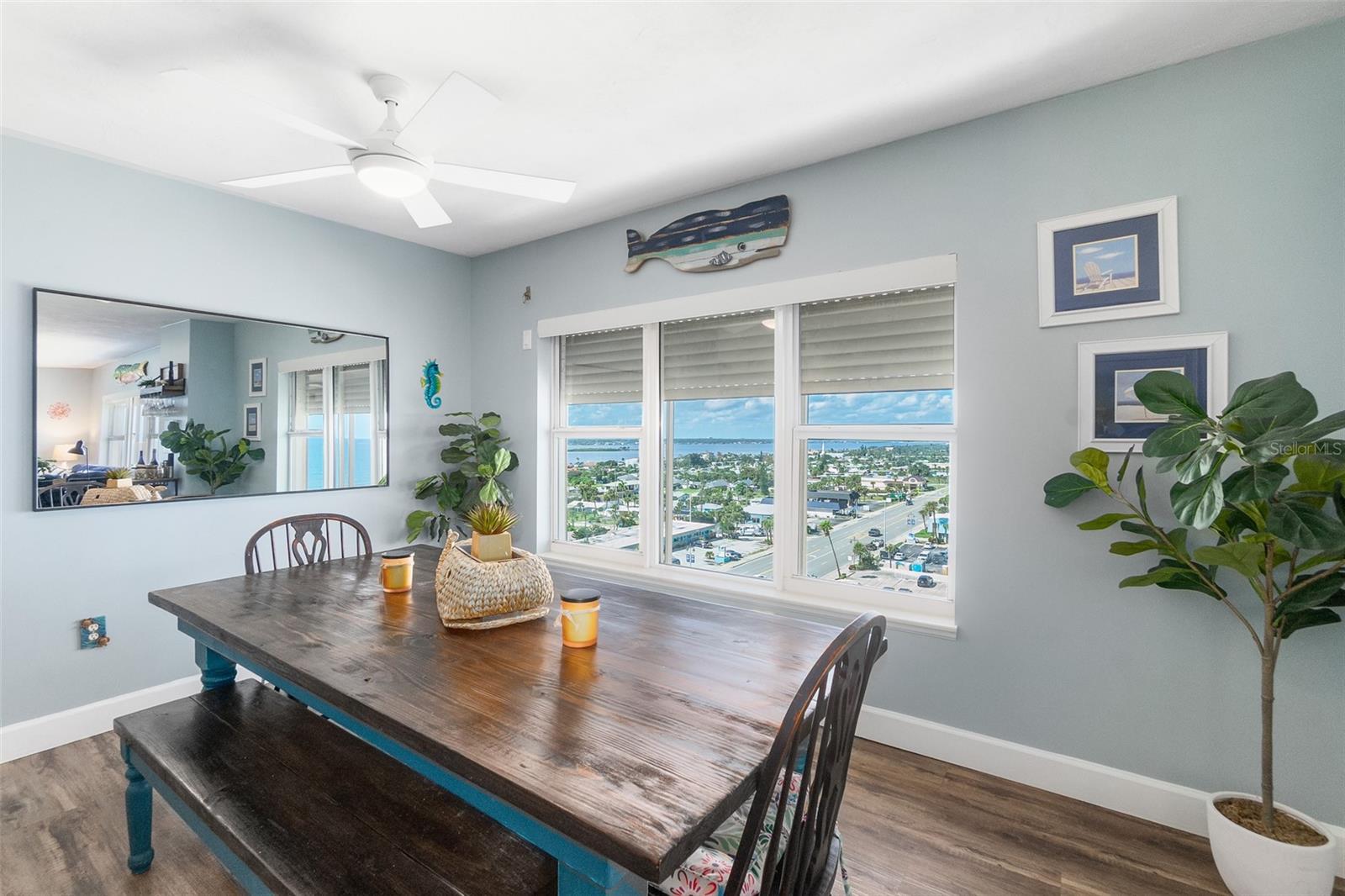 TOWERS 10 CONDO - Residential