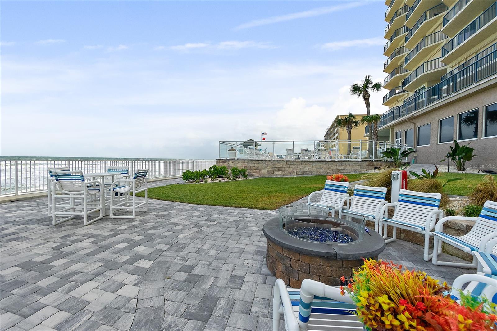 TOWERS 10 CONDO - Residential