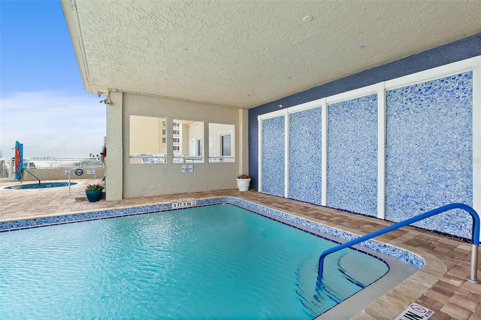 TOWERS 10 CONDO - Residential