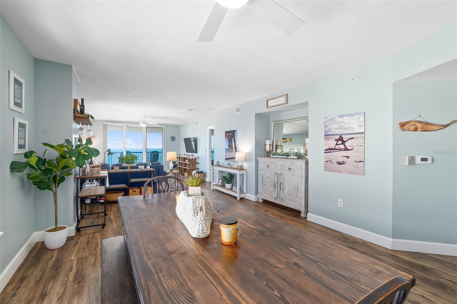 TOWERS 10 CONDO - Residential