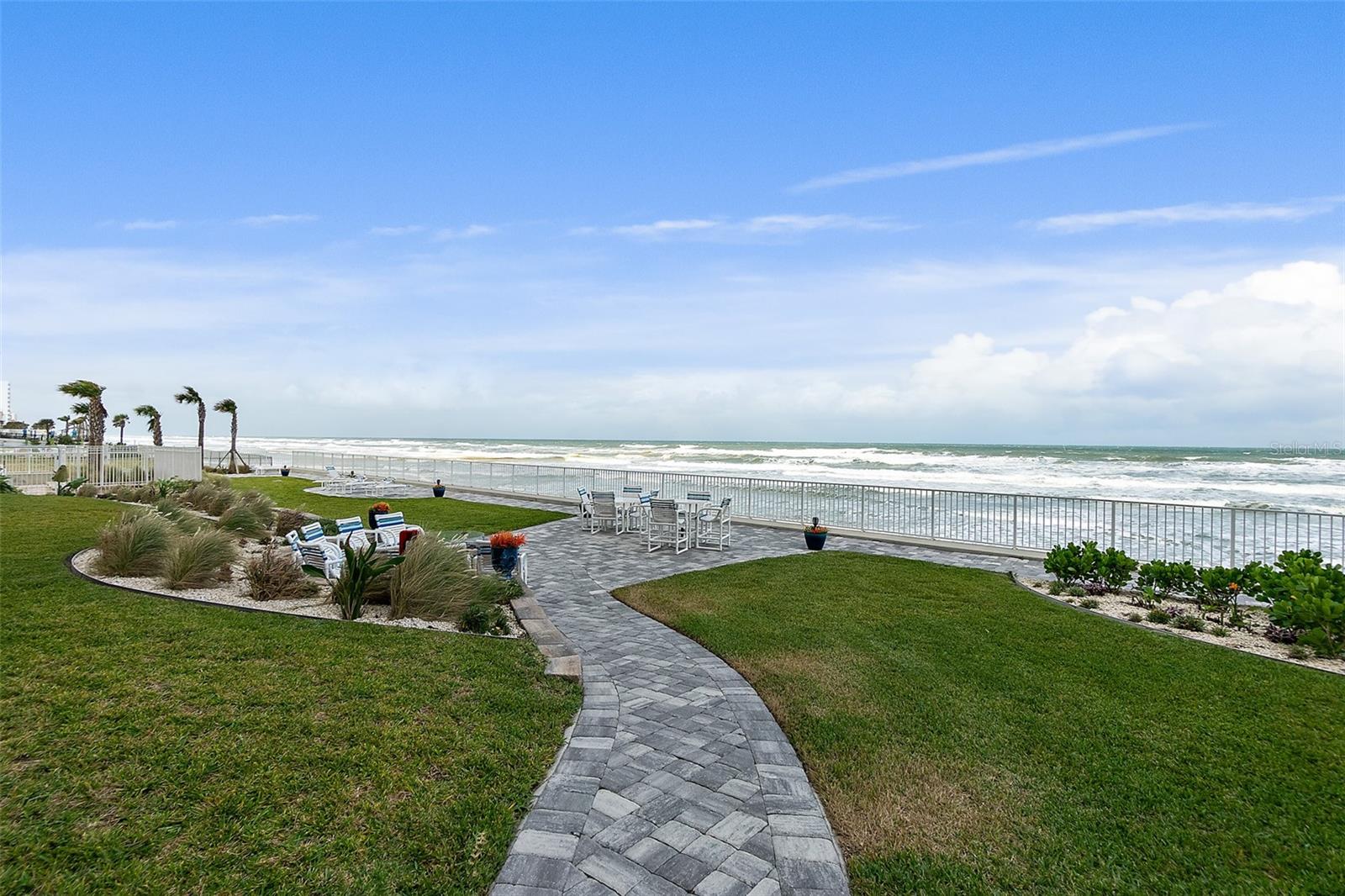 TOWERS 10 CONDO - Residential