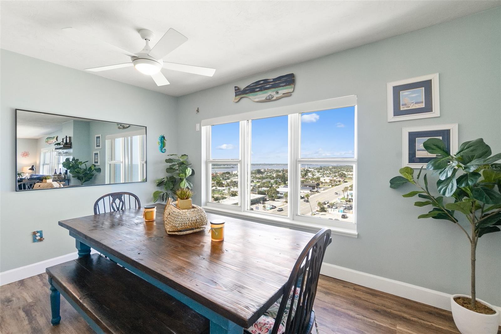 TOWERS 10 CONDO - Residential