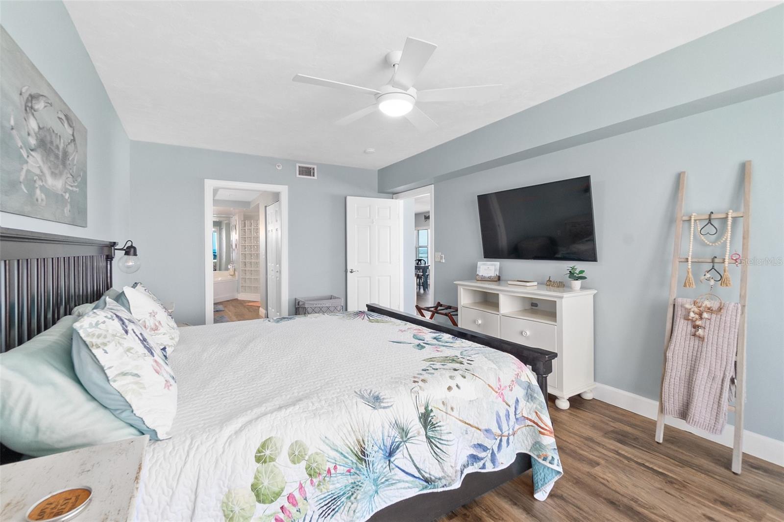 TOWERS 10 CONDO - Residential