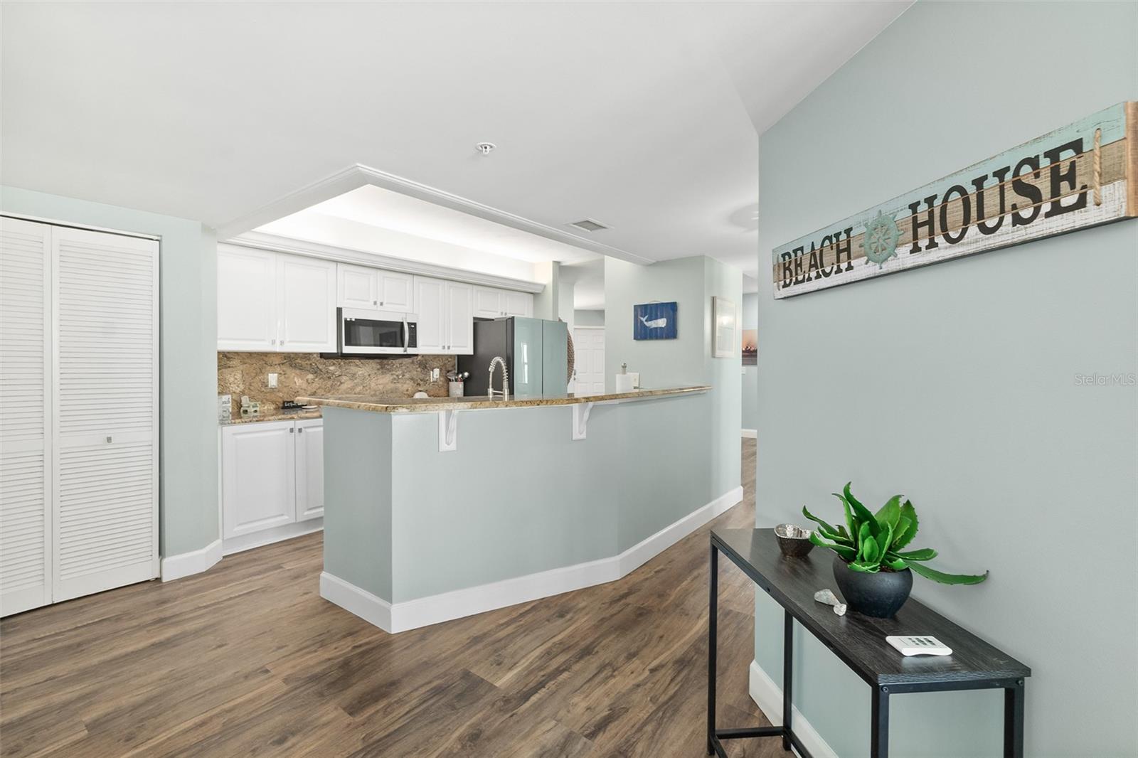 TOWERS 10 CONDO - Residential