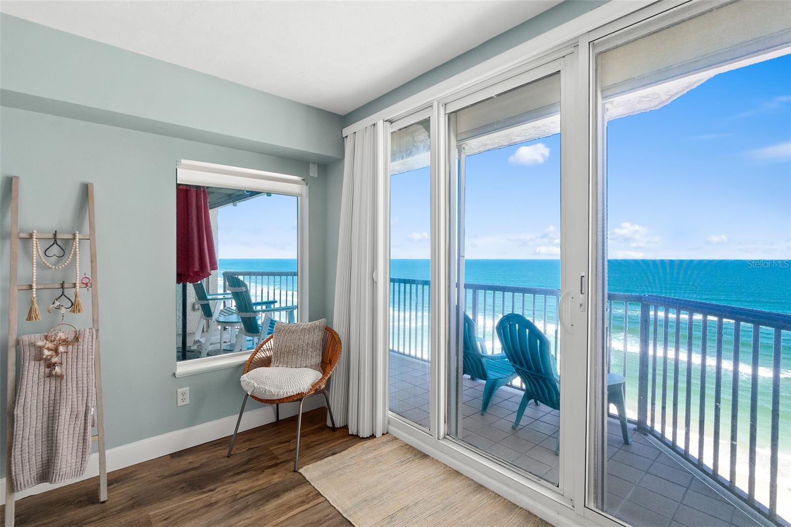 TOWERS 10 CONDO - Residential